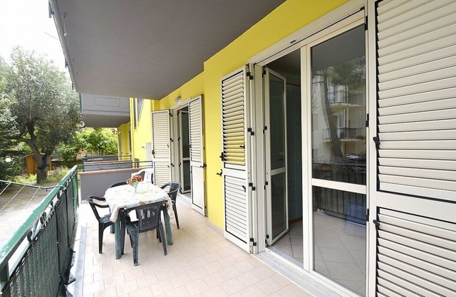 Casa Acquolina B: A welcoming apartment situated at a short distance from the beach.
