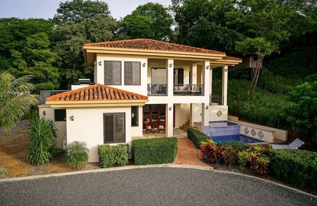 Casa Alegre, gorgeous villa in Rancho Santana!