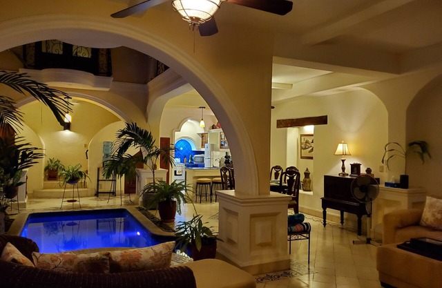 Casa Anita -Luxurious 2 Bedroom, 2.5 Bath private villa with saltwater Pool