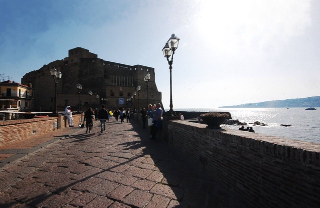 Casa Borgo Marinari: sunny and modern apartment at the foot of the Castel dell'Ovo