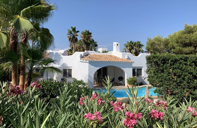 Casa Cel Blau, by the sea, large pool, beautiful Mediterranean garden