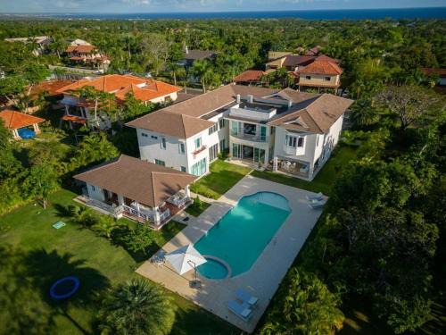 Casa de Campo Luxury Villa with private Pool & Jacuzzi, Near Beach, Marina, Golf, Restaurants & Altos de Chavon