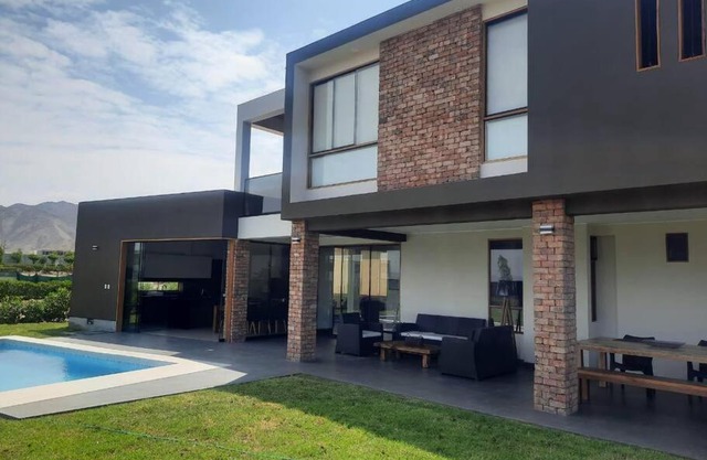 Casa de estreno en condominio de Asia