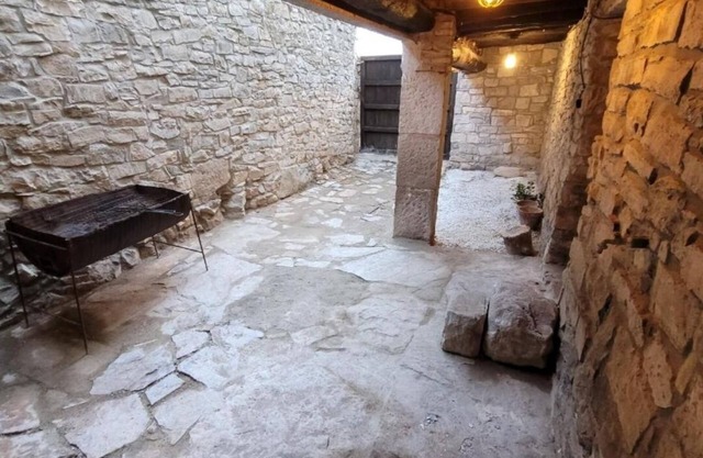 Casa de la Conca de Barberà. Casa de Piedra,tranquilidad,vistas y Deporte Rural