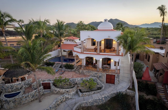 Casa de las Sonrisas - Beachfront Oasis w/Pool