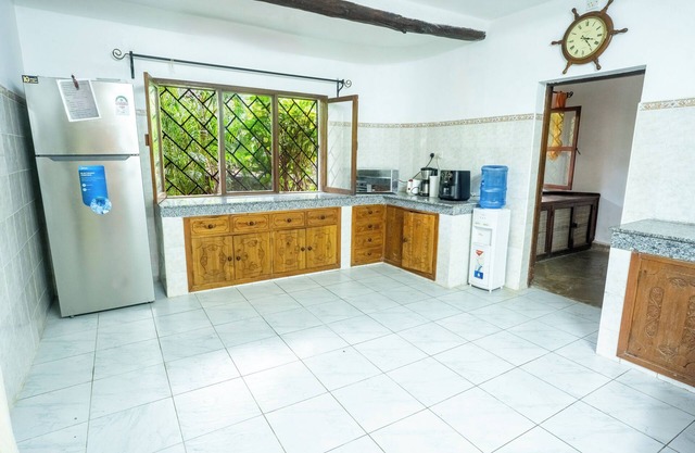 Casa Di Mia Villa, with Pool & 3 min walk to Beach.