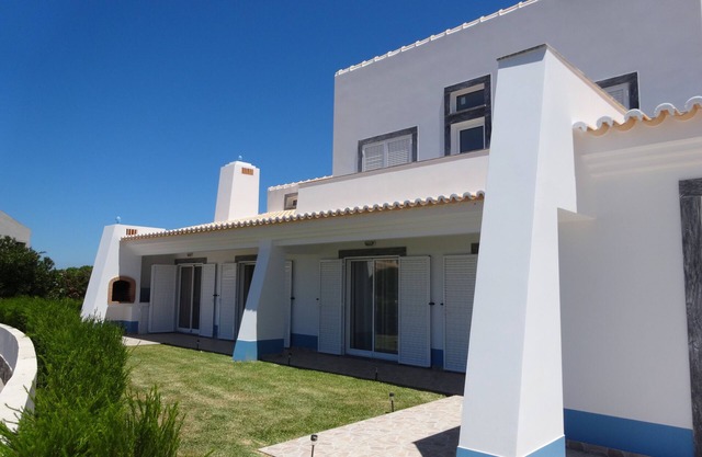 Casa Dinis- Villa near to Monte Clerigo Beach