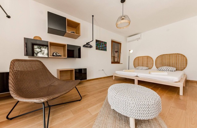 Casa Dubi. Hvar - neatly designed summer retreat perfect for group of 4-5 people