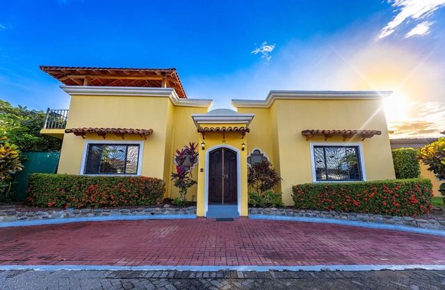 Casa Famosa - Large Family Home with Private Pool