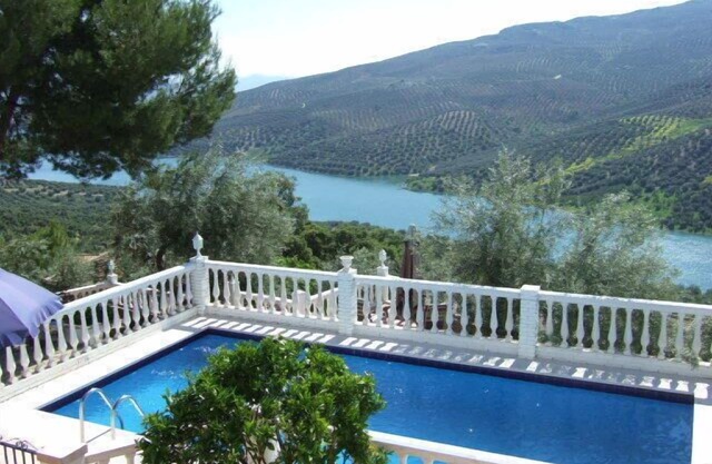 *Casa Feliz * Outstanding private villa & pool with dazzling lake view