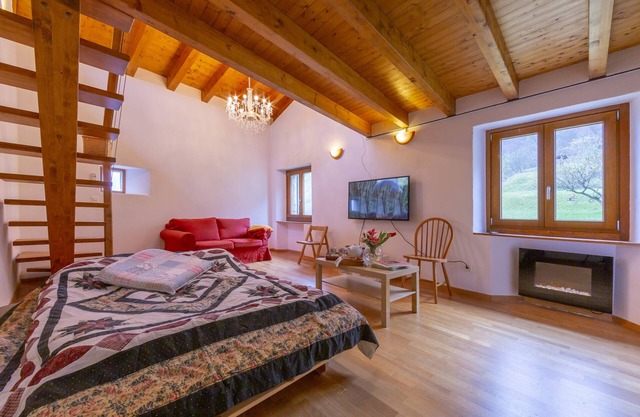 Casa Gialla, Pugerna, Switzerland