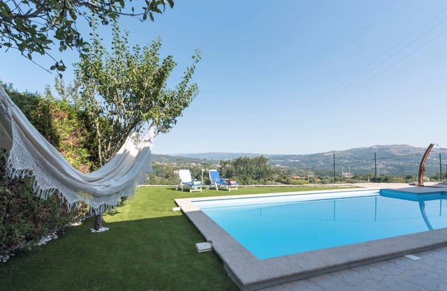 Casa Guimas - Four Bedroom House, Sleeps 10