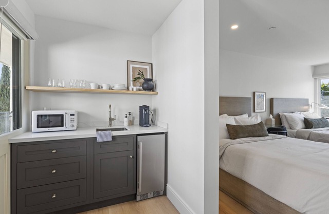 Casa Jardin Unit 12-Boutique Suite in Downtown Santa Barbara