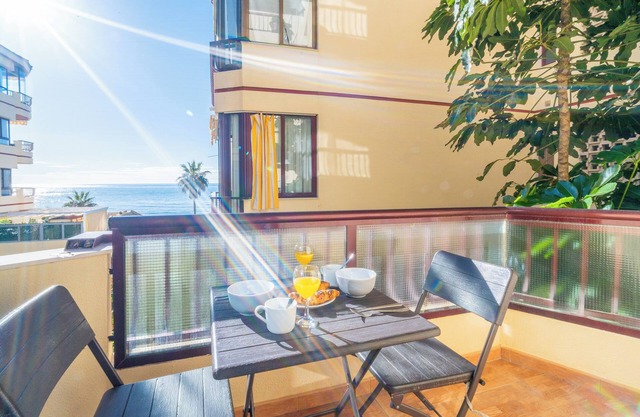 Casa Linda, Front of the beach La lubina, Riviera del Sol,4 pers, WIFI.