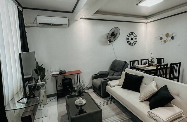 Casa Lirio Comfy 2-Story Home w/Free Parking