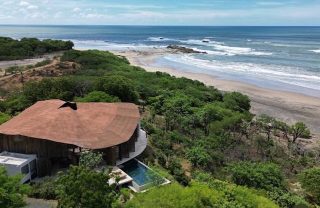 Casa Manta Ray, Unique Oceanfront home!
