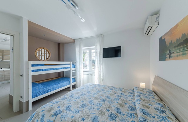 Casa Mare & Relax - with sea view and Temple of Serapis