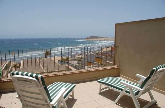 Casa Médano 37 Beach apartment, overlooking the sea.