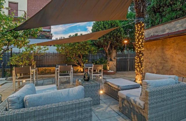 Casa Mirko - B & B con stazione ricarica auto elettriche parcheggio privato auto moto biciclette