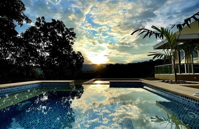 Casa Moderna con Vistas Espectaculares en Anapoima