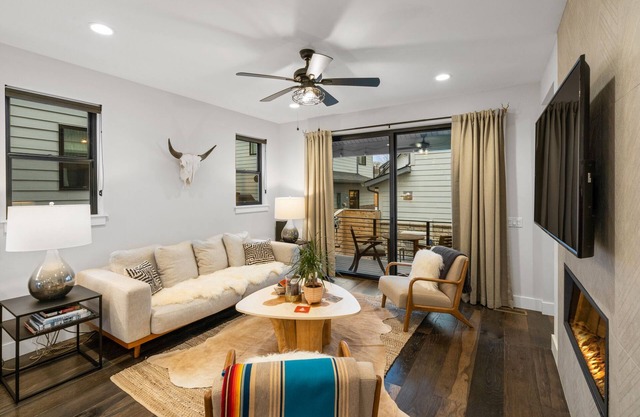 Casa Opa - Immaculate luxury townhome just a few blocks from Downtown Bozeman