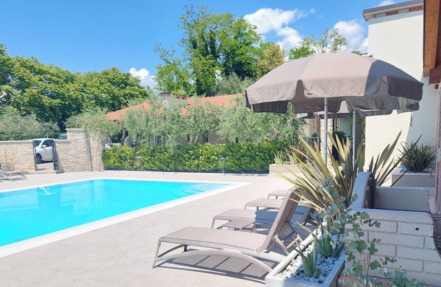 CASA PERGOLA 1 - Elegant apartment for 6 people- swimming pool and parking space