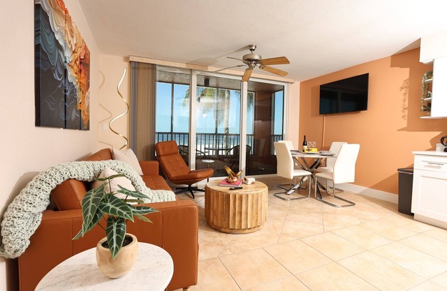 Casa Playa #103 Beach Front "Tide's Whisper" - Pet Friendly