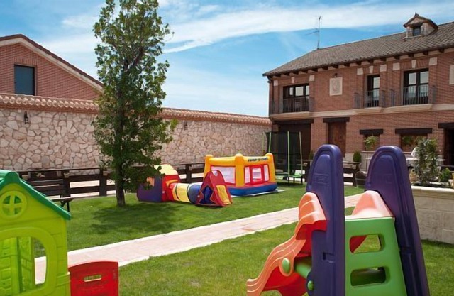 Casa Rural La Cántara for 17 people