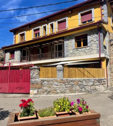 Casa Rural MONTE ROBLO
