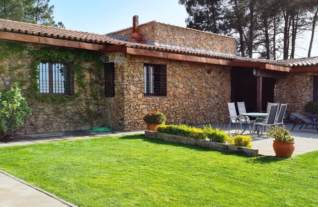 Casa Rural Sierra de Aguafría. Finca El Robledillo for 8 people
