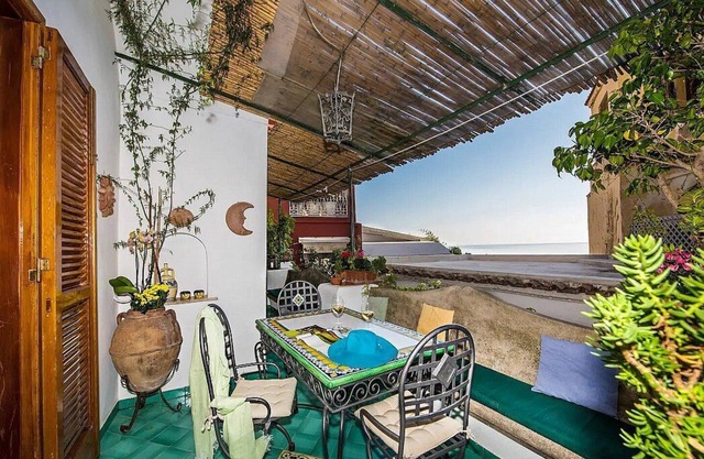 Casa Solange: A characteristic and welcoming apartment located in the center of Positano and a few meters from the sea, with Free WI-FI.