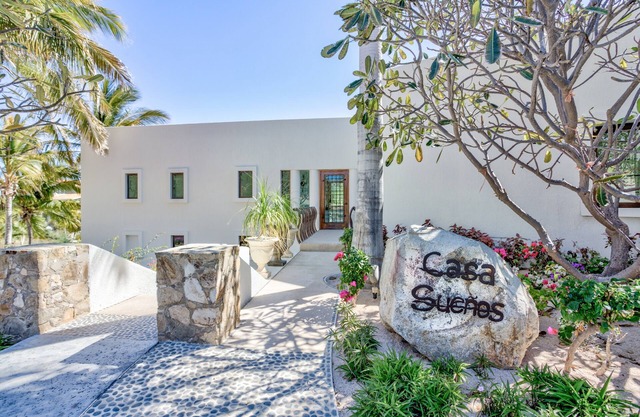 Casa Sueños: Oceanfront luxurious 5 beds 4 bathrooms villa