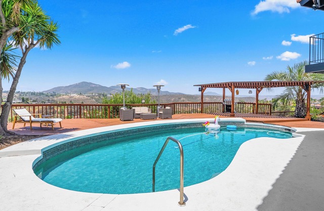 Casa sunset Modern 2BR/1BA in Fletcher Hills with beautiful sunset views, pool