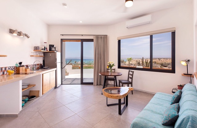 CASA TAKO 2, CLEAN modern studio unit, 5 minutes walk to kite launch beach.