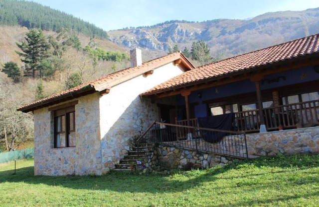 Casa Trasgu Para 8 Personas en Tornín, Cangas de Onís