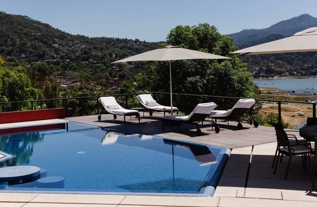 Casa Tres Árboles: With a view of Valle Lake