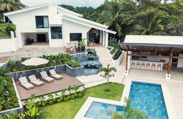 CASA TURRÚ Charming 3 bedroom home special for reconnecting nature and family.