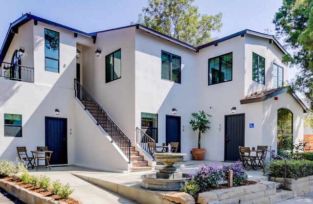 Casa Valerio Unit #8-Boutique Suite in Downtown Santa Barbara