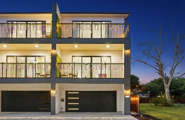 Casa Verde Balcony 4 Bedrooms in Downtown Dallas.