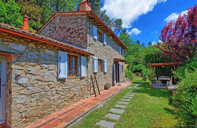 Casale di Cozzile – Vacation Villa in Val di Nievole, Tuscany