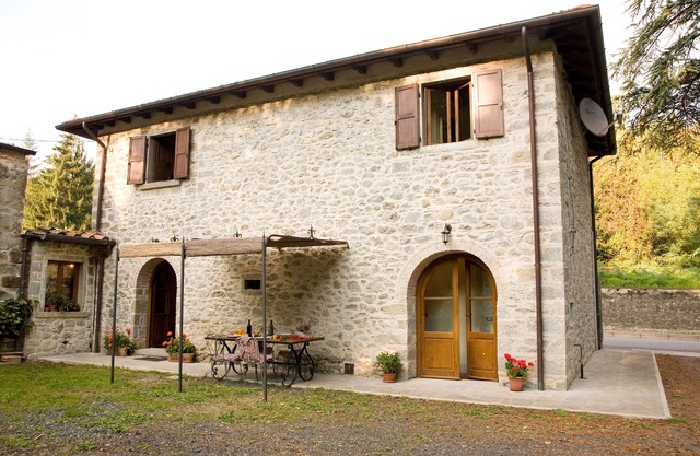 CASETTA :green park, lovely, equipped, near center of village.