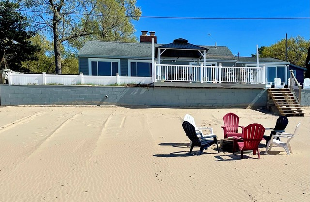 Caseville - Private Beach Front Home
