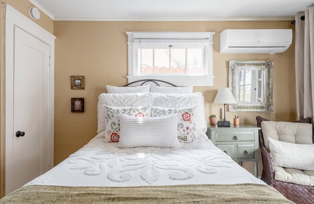 Casita Charm, Cozy Character