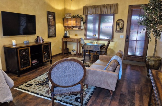 Casita de Anza – Charming 1 Bed/Bath Getaway in Historic Tubac Artist Community!