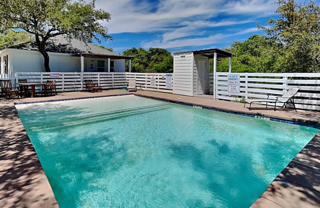 Casita de la Playa | Cozy Cottage, Pet Friendly + Community Pool!