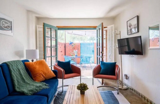 Casita Roca: The Honey~Hued Hideaway!