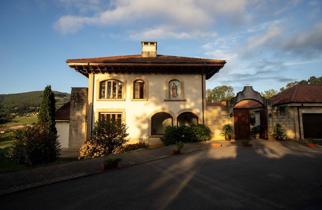 Casona con Grandes Espacios, sin Vecinos, con Piscina, Padel, Campo y Mucho Más!