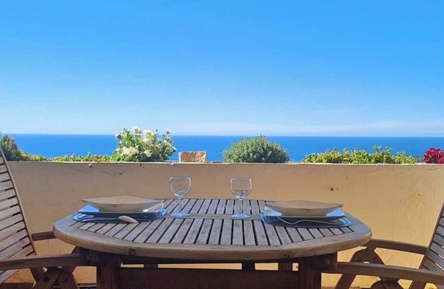 CASSIS, Mon petit coin de Paradis. Air conditioning, WIFI, Swimming pool, Garage. Charges included.