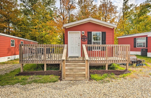 Cassopolis Cabin Close to Parks & Fishing!