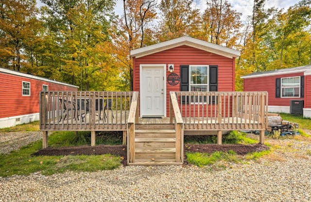 Cassopolis Cabin Close to Parks and Fishing!